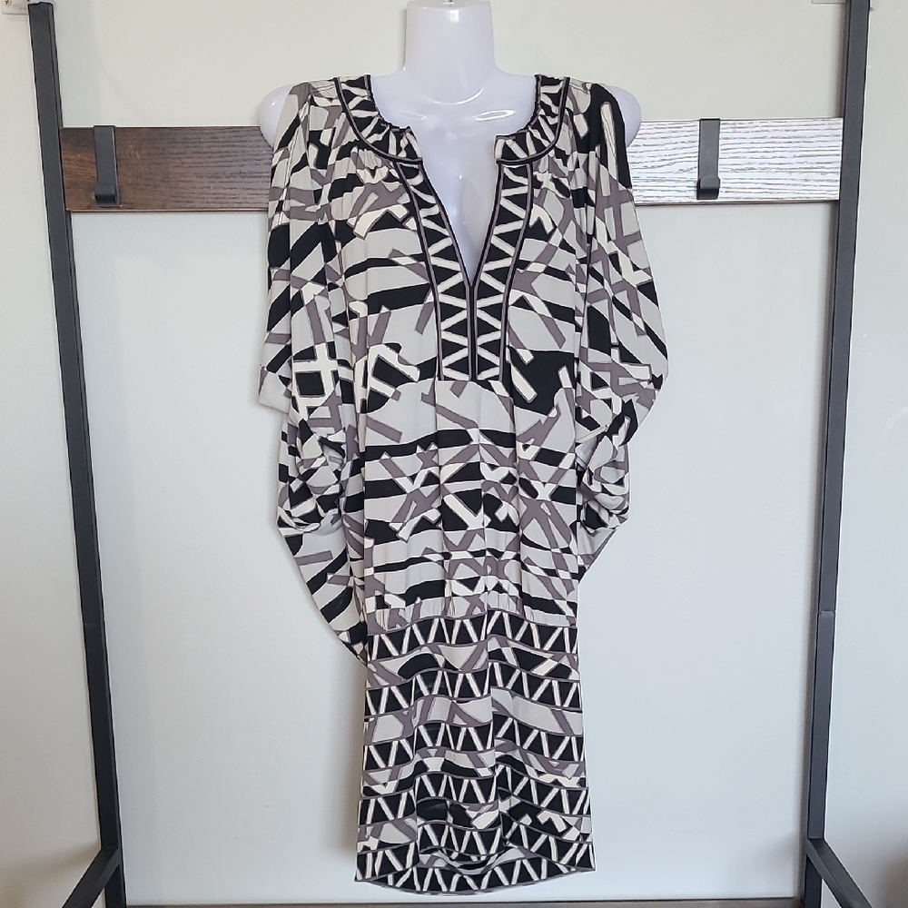 BCBGMaxAzria Black and White Ruched Cold Batwing Tribal Geometric Shoulder Dress